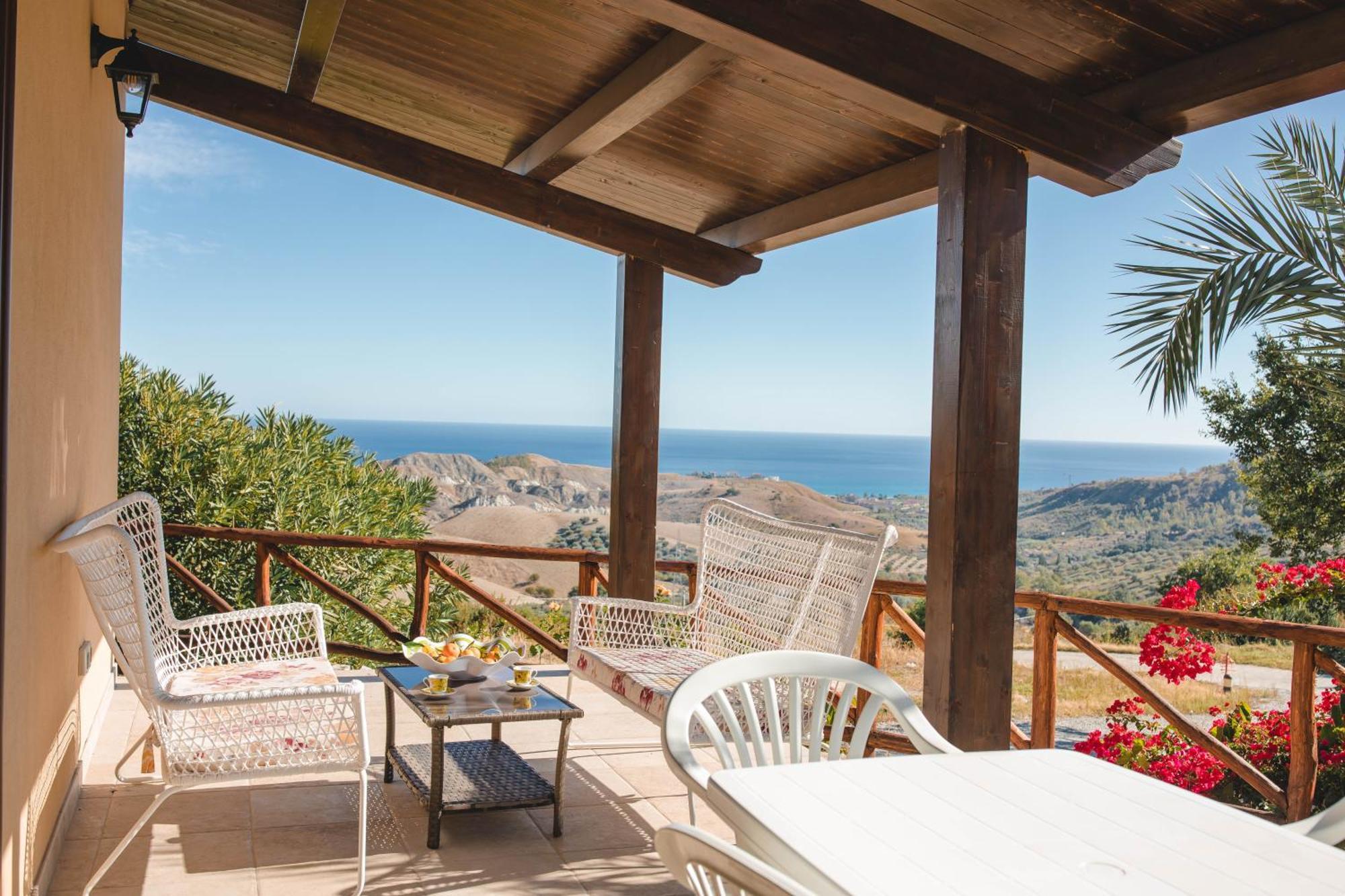 Calami - Villa Romeo - Private Apartments With Pool, Seaview & Olive Grove Santa Caterina Dello Ionio Marina Exterior photo
