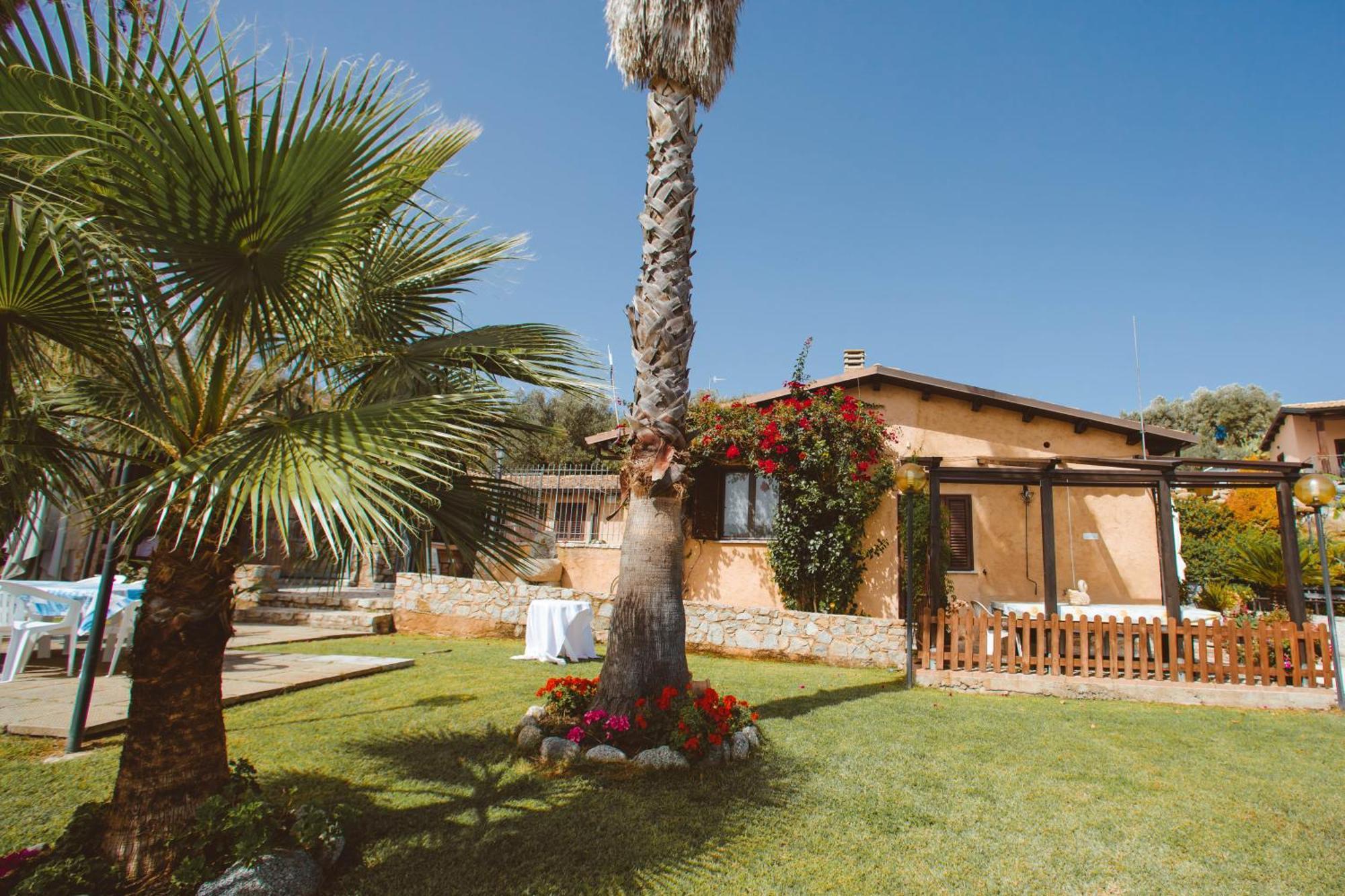 Calami - Villa Romeo - Private Apartments With Pool, Seaview & Olive Grove Santa Caterina Dello Ionio Marina Exterior photo