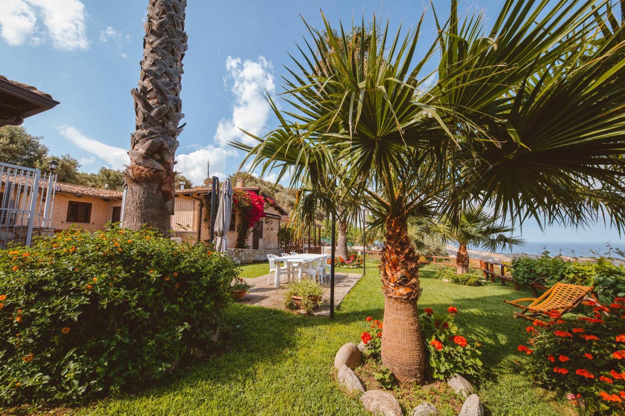 Calami - Villa Romeo - Private Apartments With Pool, Seaview & Olive Grove Santa Caterina Dello Ionio Marina Exterior photo